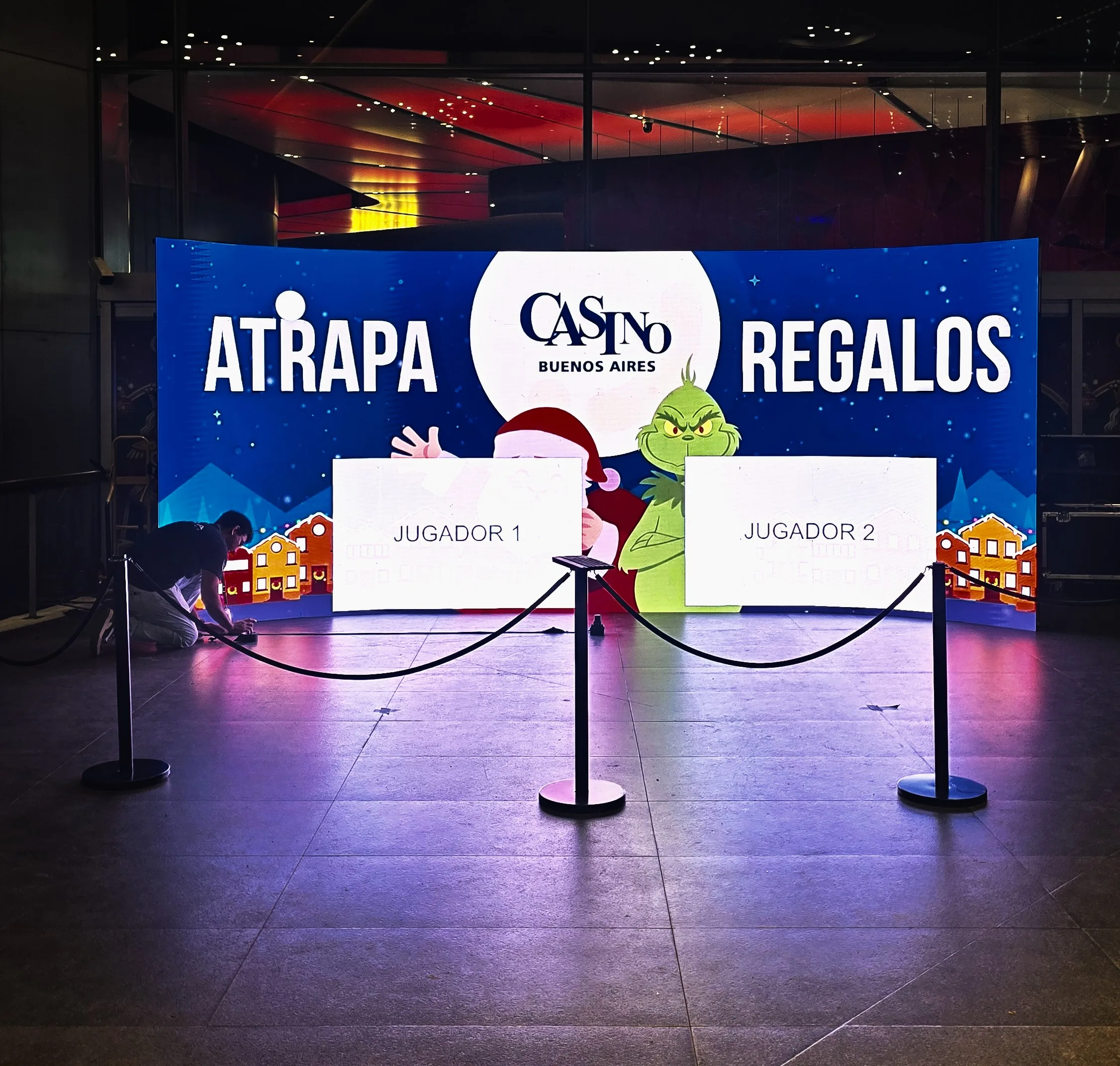 ACTIVACIÓN NAVIDAD – TOTEM MEMOTEST + PANTALLA LED RUNNER — Casino de Buenos Aires